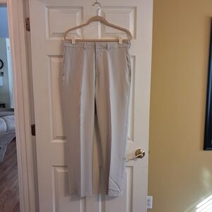Men's Haggar Classic Fit Beige Khakis Size 34x30